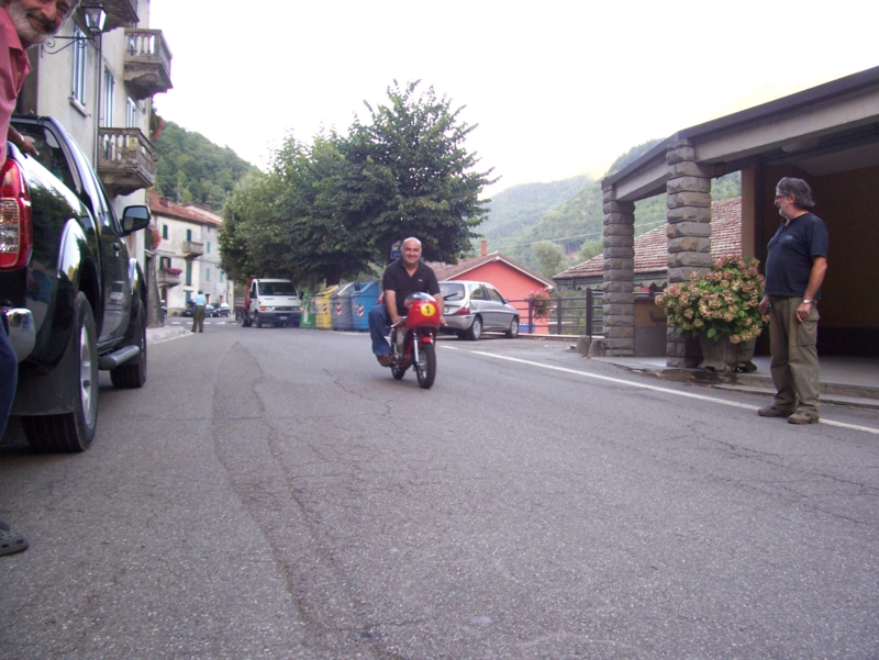  Image name: Persone120.jpg 
 width: 800 pixel 
 height: 601 pixel 
 Size: 380475 bytes 
 Click to enlarge 